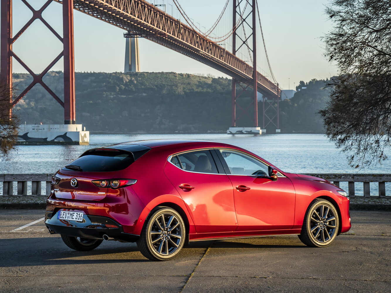 Mazda 3, IV (BP), 2018–2026, Hatchback 5 door: Rear three-quarter view