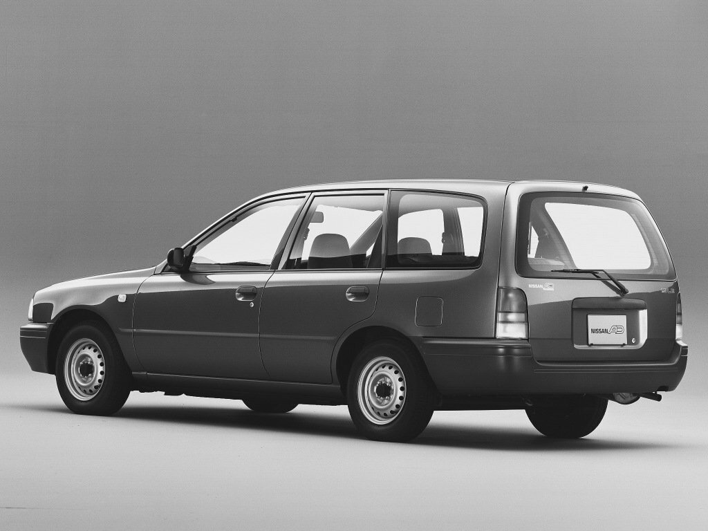 Nissan AD, I, 1990–1996, Универсал 5 дв.: Вид сзади в три четверти