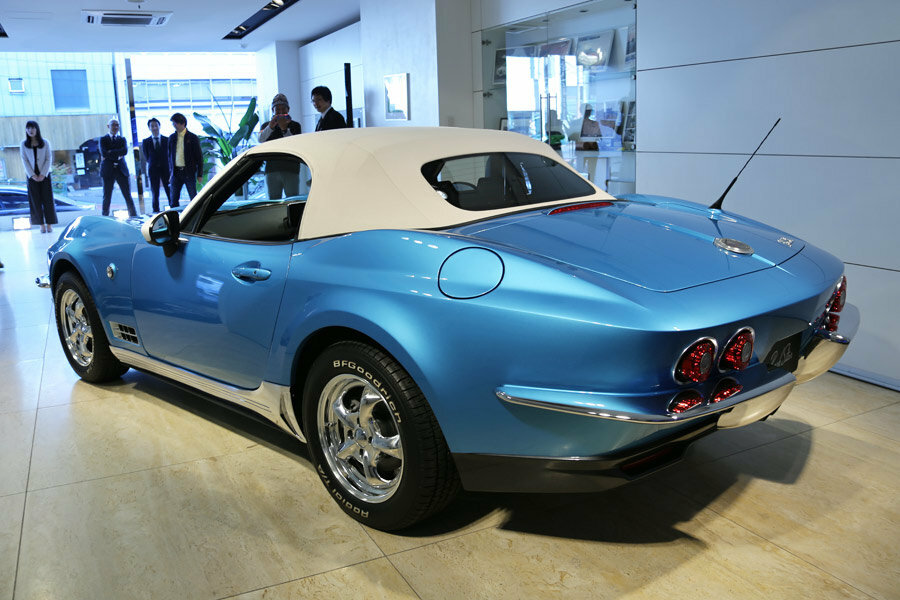 Mitsuoka Rock Star, I, 2018–2022, Родстер: Вид сзади в три четверти