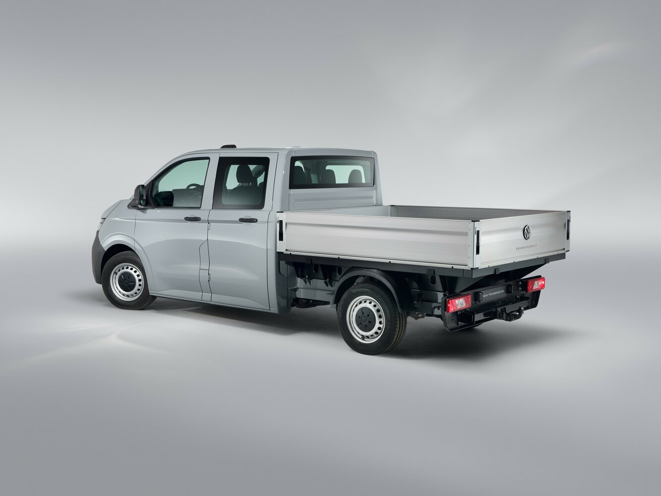 Volkswagen Transporter, T7, 2024–2026, Пикап Двойная кабина: Вид сзади в три четверти