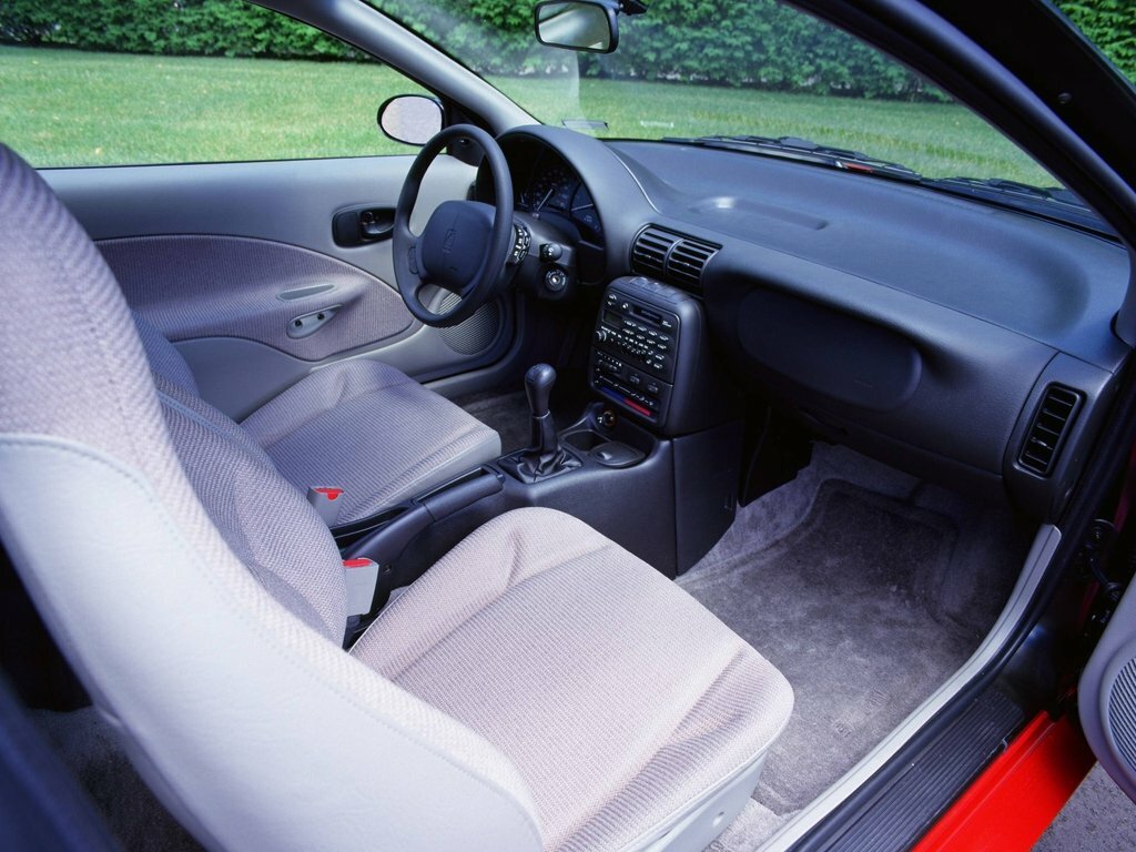 Saturn SC, II, 1997–2002, Купе: Передняя часть салона