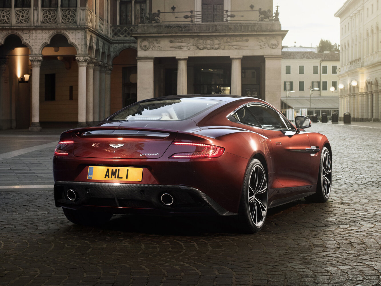 Aston Martin Vanquish, II, 2012–2018, Coupe: Rear three-quarter view