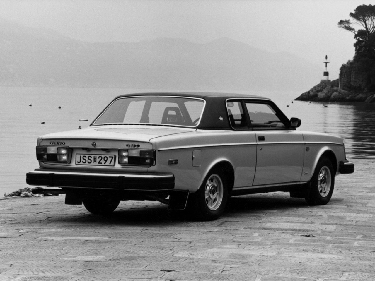 Volvo 260 Series, , 1974–1982, Седан 2 дв.: Вид сзади в три четверти