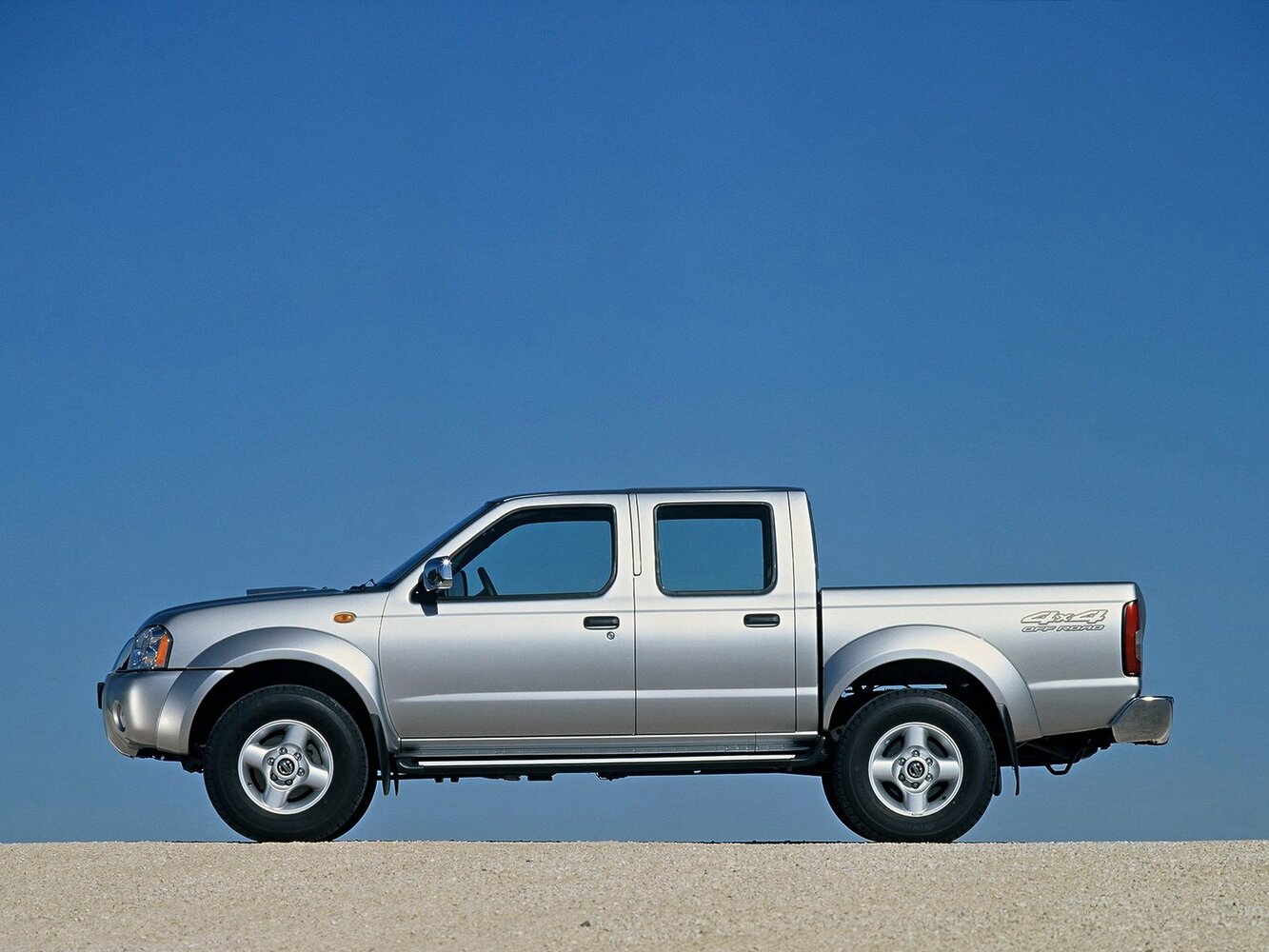 Nissan Navara (Frontier), II (D22), 1998–2007, Pickup Двойная кабина: Side view