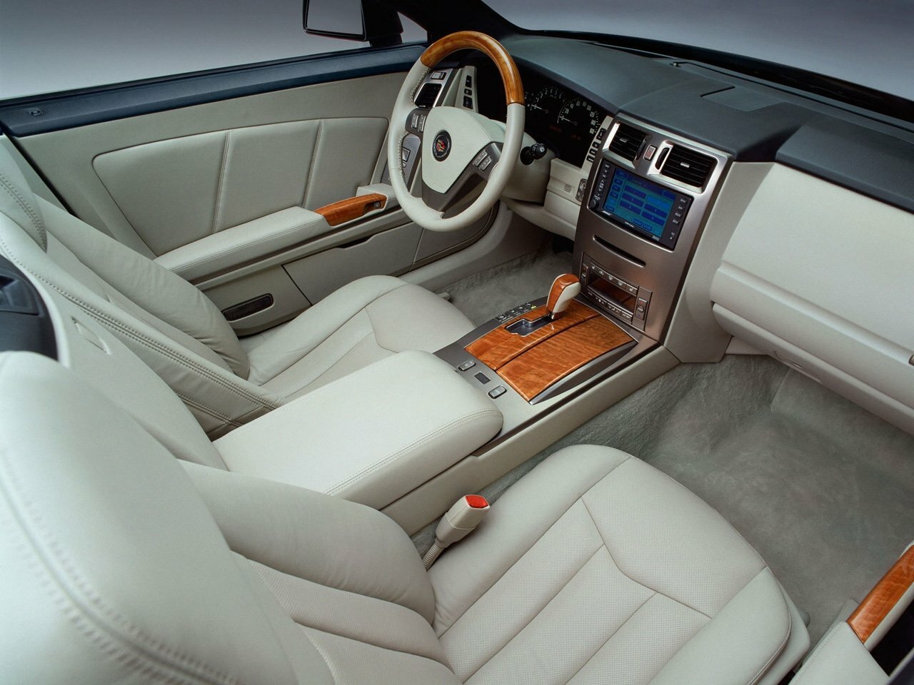 Cadillac XLR, , 2003–2009, Родстер: Передняя часть салона