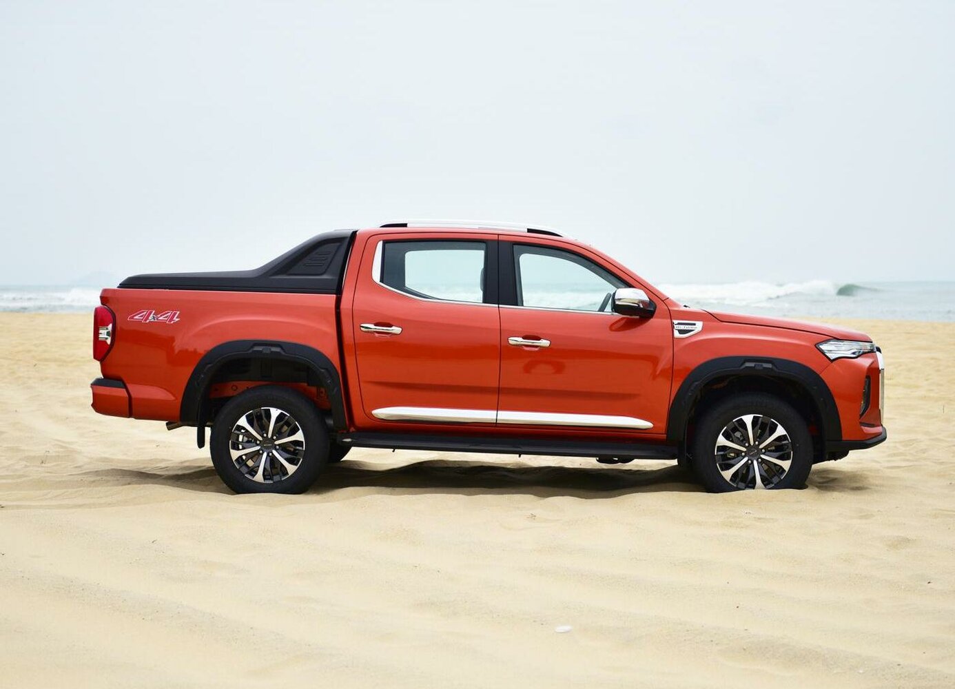 Maxus T90, , 2021–2023, Пикап Двойная кабина: Вид сбоку