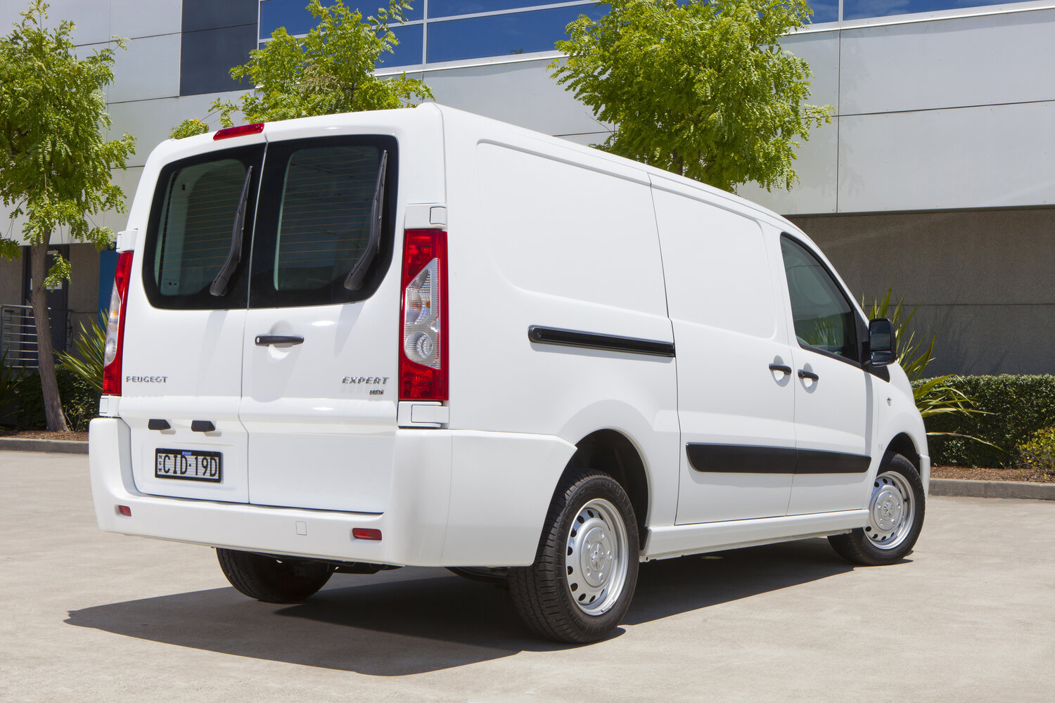 Peugeot Expert, II Рестайлинг, 2012–2016, Фургон: Вид сзади в три четверти