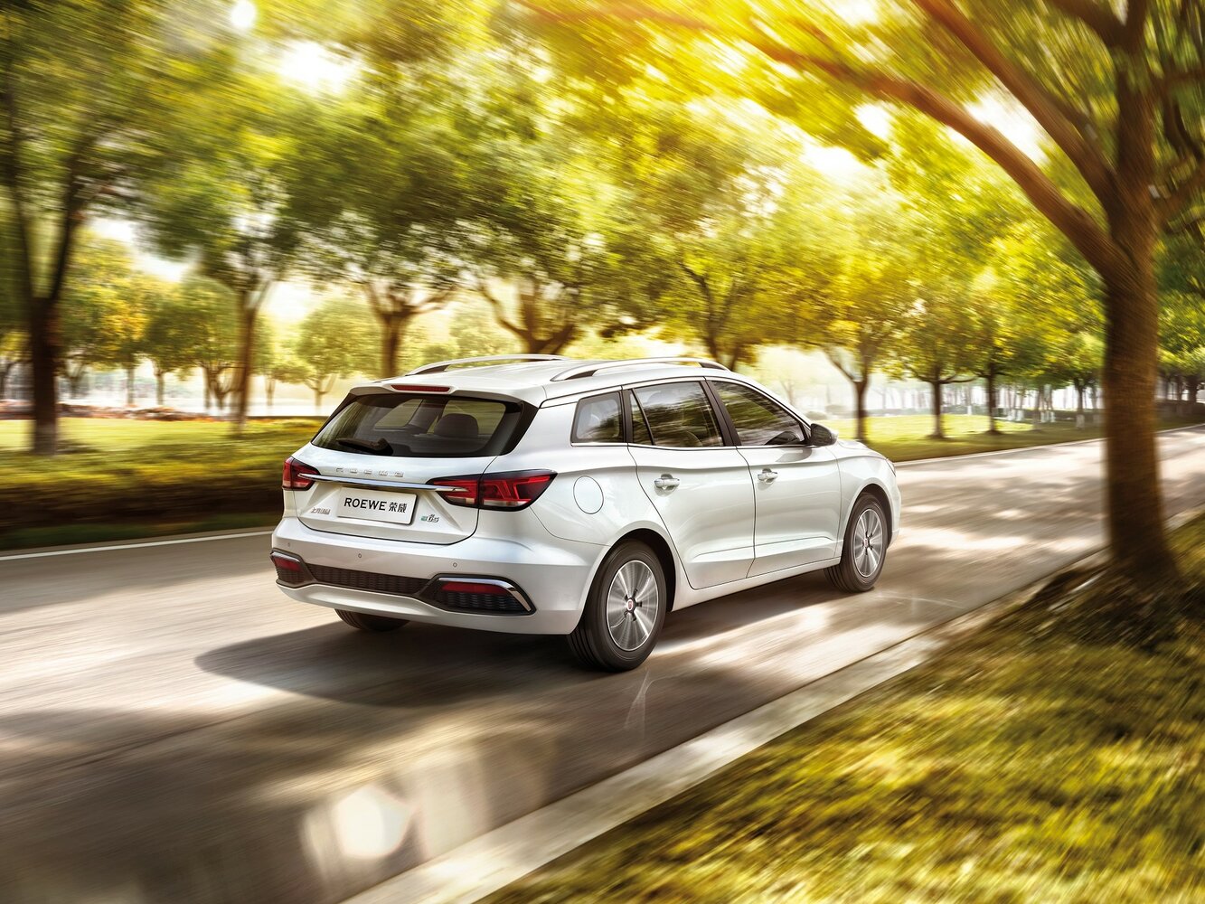 Roewe i5, I, 2017–2021, Универсал 5 дв. Ei5: Вид сзади в три четверти