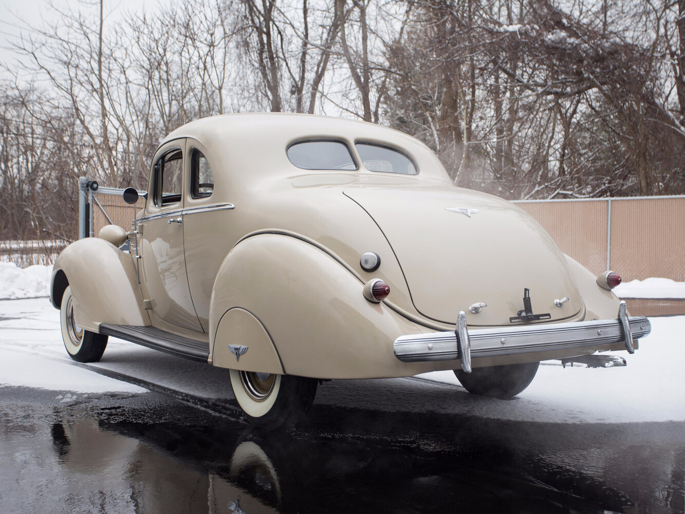 Hudson Custom Eight, , 1937–1939, Sedan: Rear three-quarter view