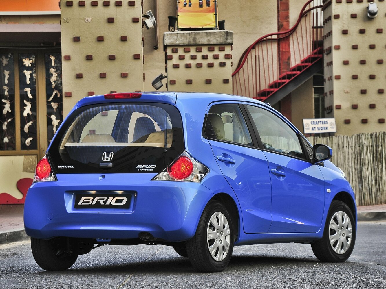 Honda Brio, I, 2011–2018, Hatchback 5 door: Rear three-quarter view