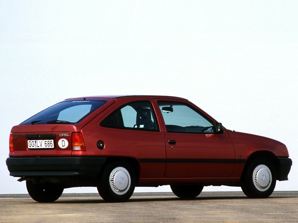 Opel Kadett, E Рестайлинг, 1989–1993, Хэтчбек 3 дв.: Вид сзади в три четверти