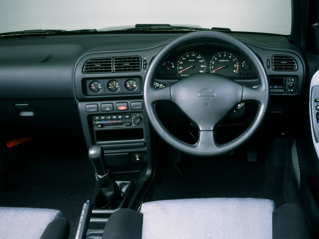 Nissan Pulsar, IV (N14), 1990–1995, Hatchback 3 door: Front cabin