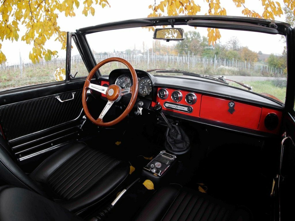 Alfa Romeo Spider, I, 1966–1993, Кабриолет: Передняя часть салона