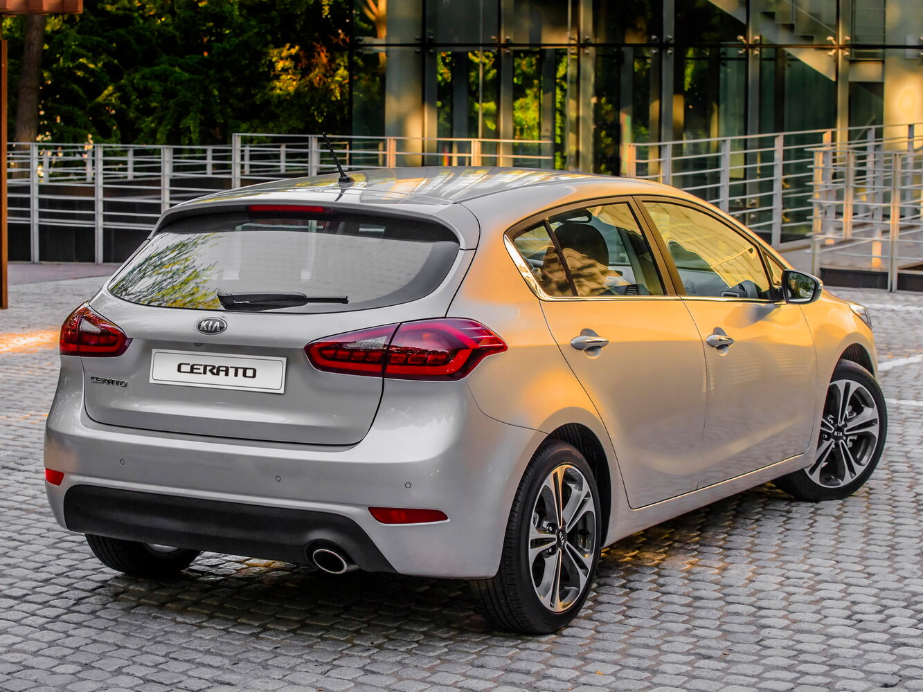 Kia Cerato, III, 2013–2016, Hatchback 5 door: Rear three-quarter view