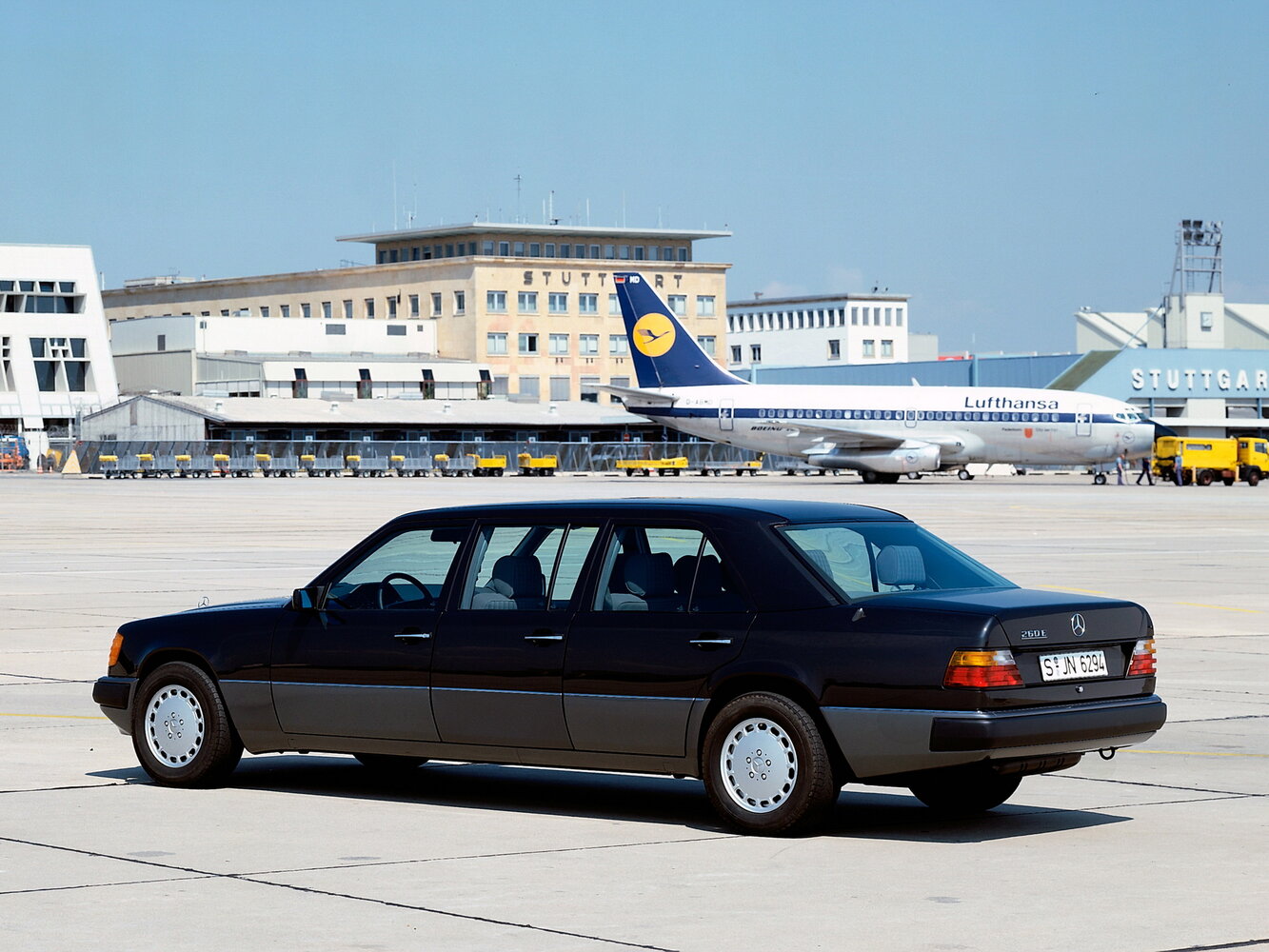 Mercedes-Benz W124, , 1984–1993, Лимузин: Вид сзади в три четверти