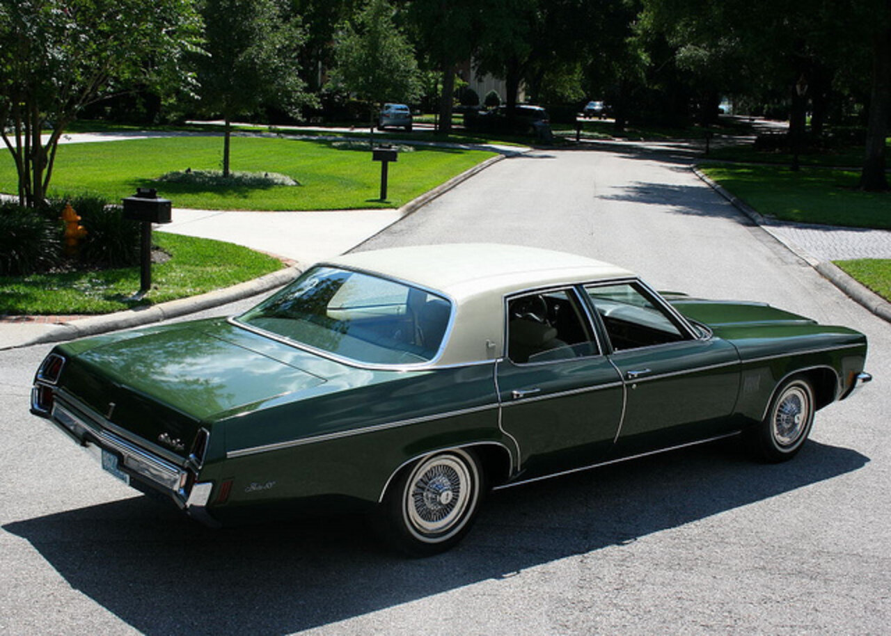 Oldsmobile Eighty-Eight, VII, 1971–1976, Sedan: Rear three-quarter view