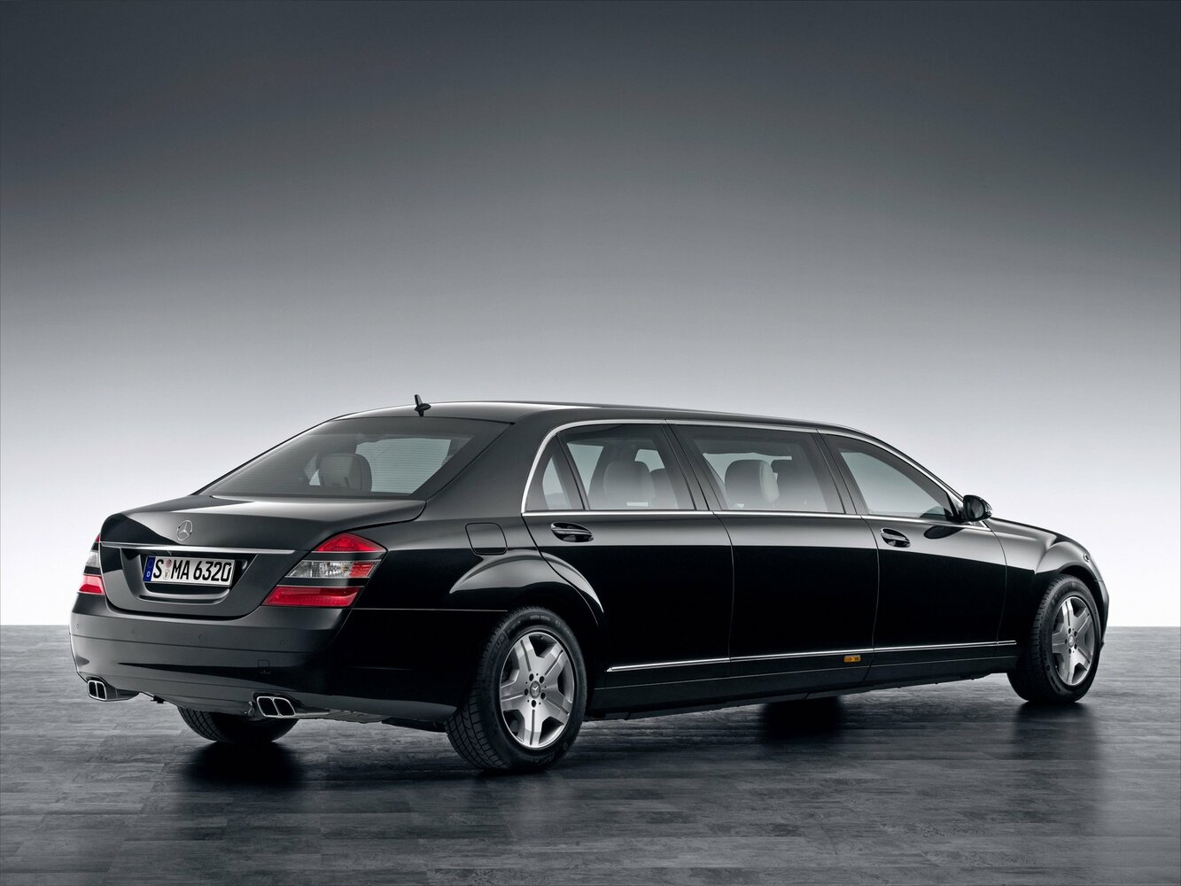 Mercedes-Benz S-Класс, V (W221), 2005–2009, Лимузин Pullman: Вид сзади в три четверти