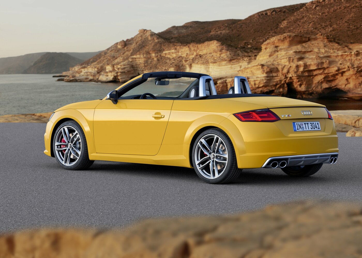 Audi TTS, III (8S), 2014–2018, Родстер: Rear three-quarter view