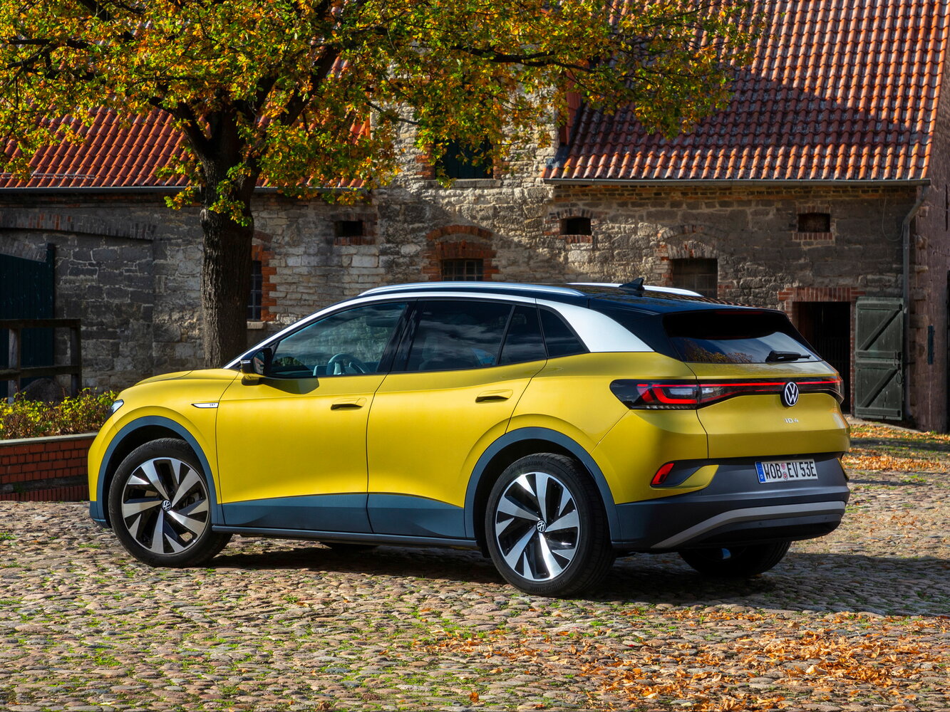 Volkswagen ID.4, , 2020–2026, Внедорожник 5 дв.: Вид сзади в три четверти