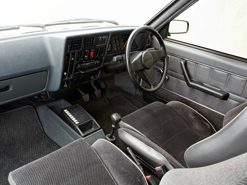 Vauxhall Astra, D, 1979–1984, Hatchback 5 door: Front cabin