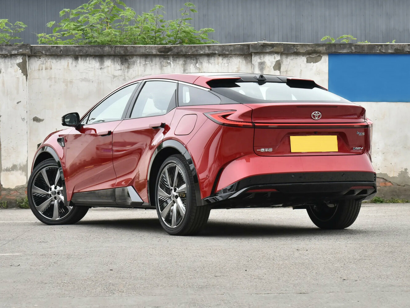 Toyota bZ5, , 2025–2026, SUV 5 door: Rear three-quarter view