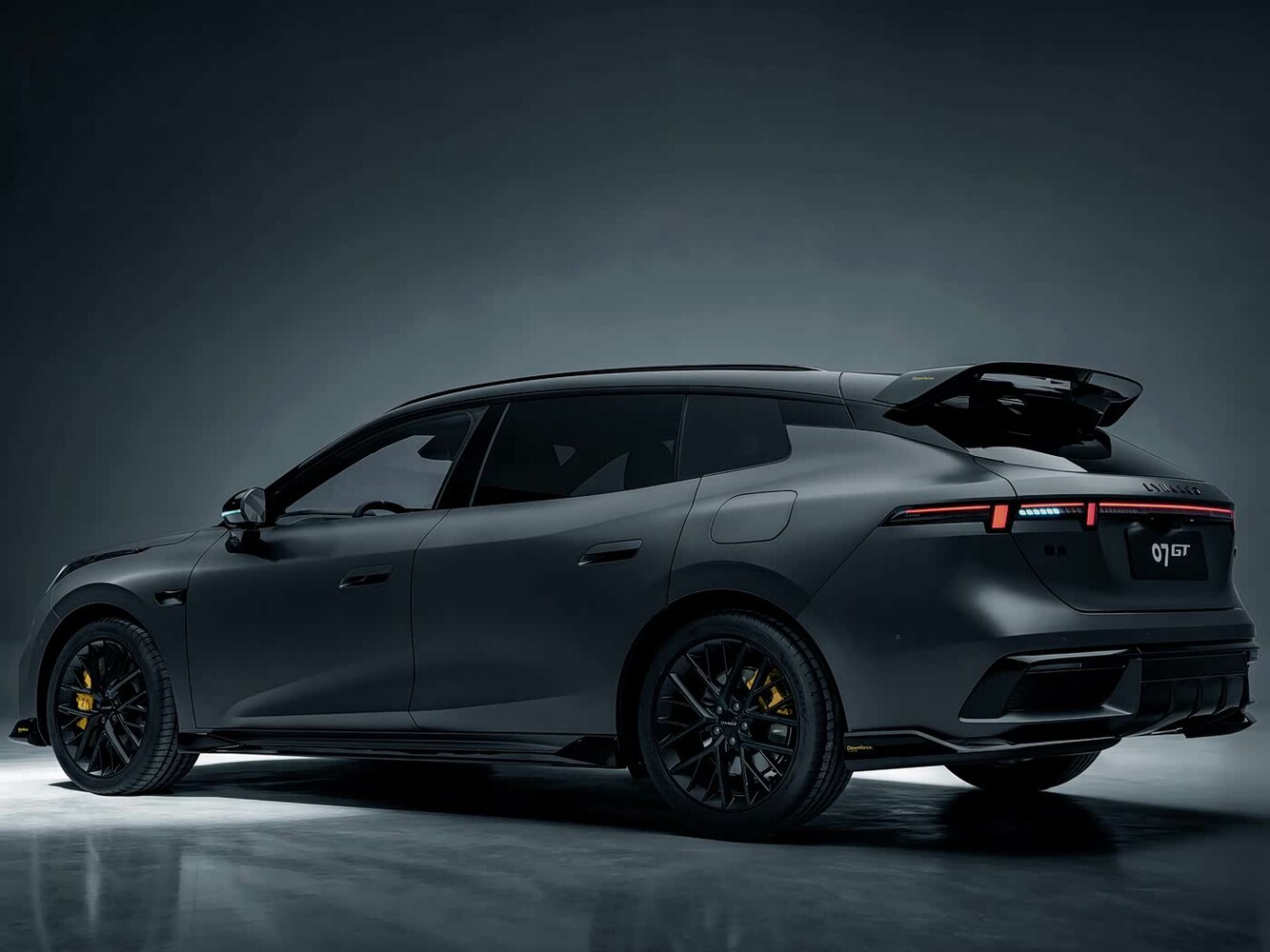 Lynk & Co 07, I Рестайлинг, 2025–2026, Универсал 5 дв. GT: Вид сзади в три четверти