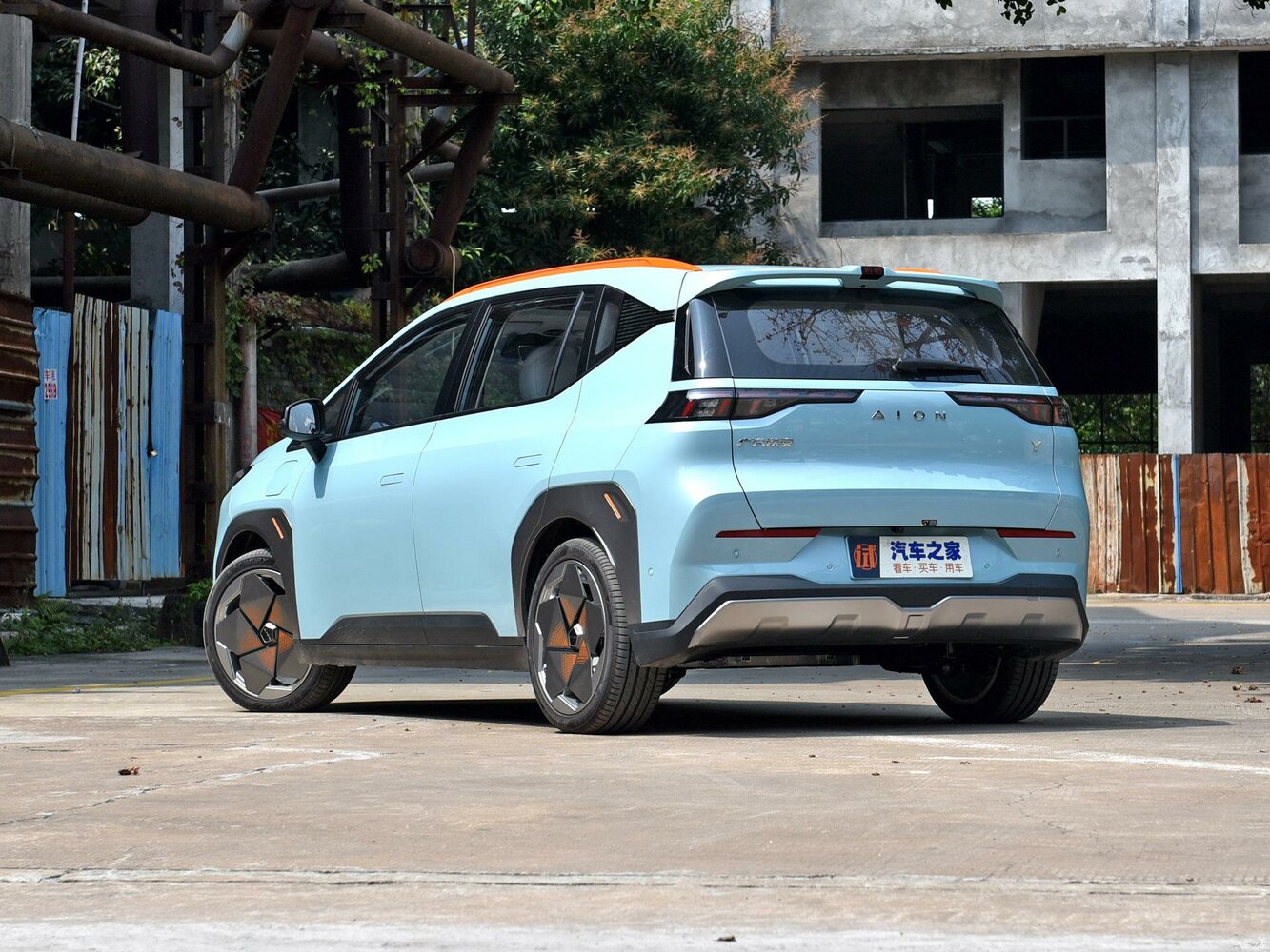 Aion Y, , 2021–2022, Hatchback 5 door: Rear three-quarter view