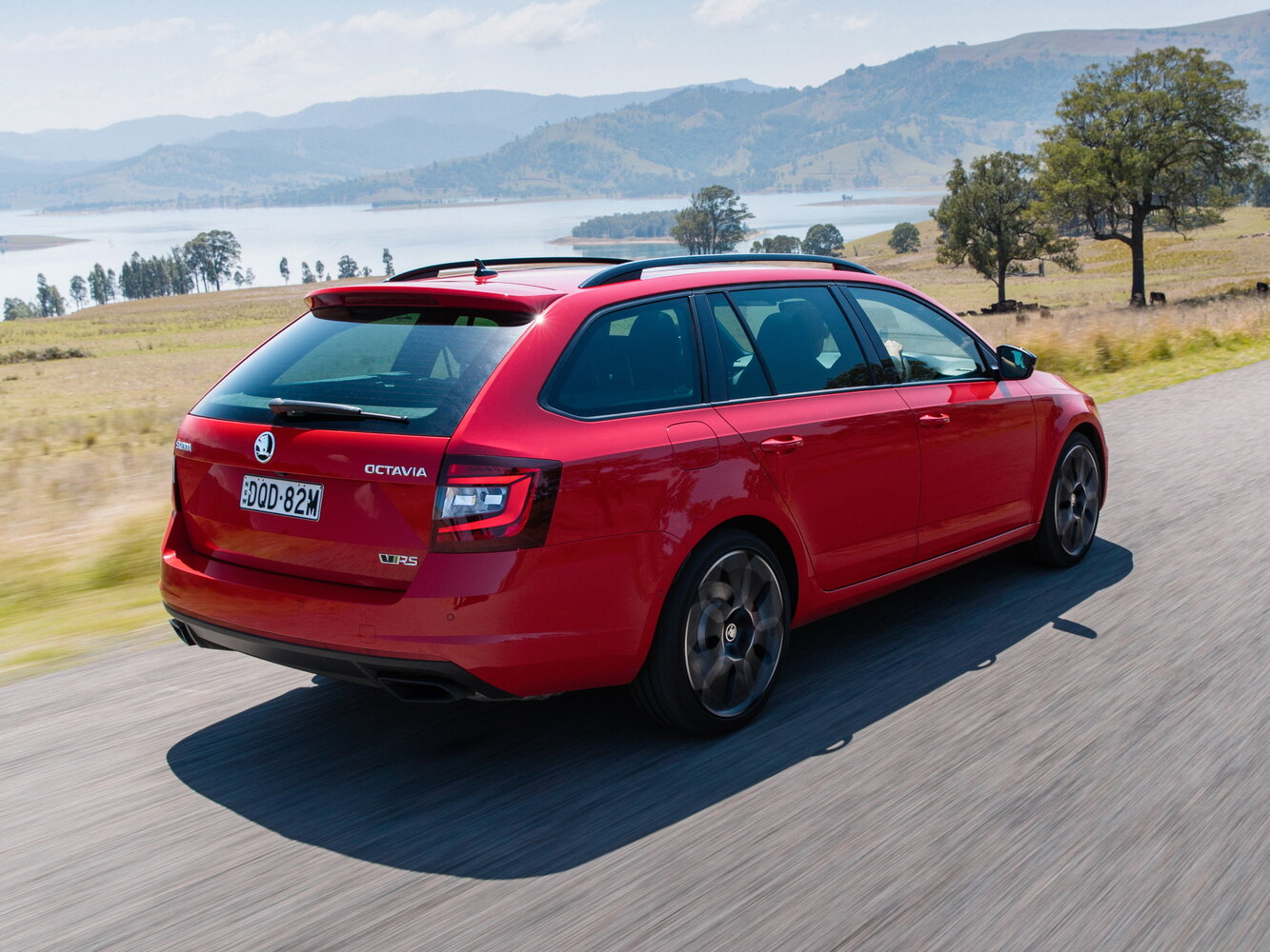 Skoda Octavia RS, III Рестайлинг, 2017–2020, Универсал 5 дв.: Вид сзади в три четверти