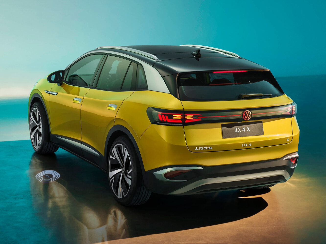 Volkswagen ID.4, , 2020–2026, Внедорожник 5 дв. X: Вид сзади в три четверти