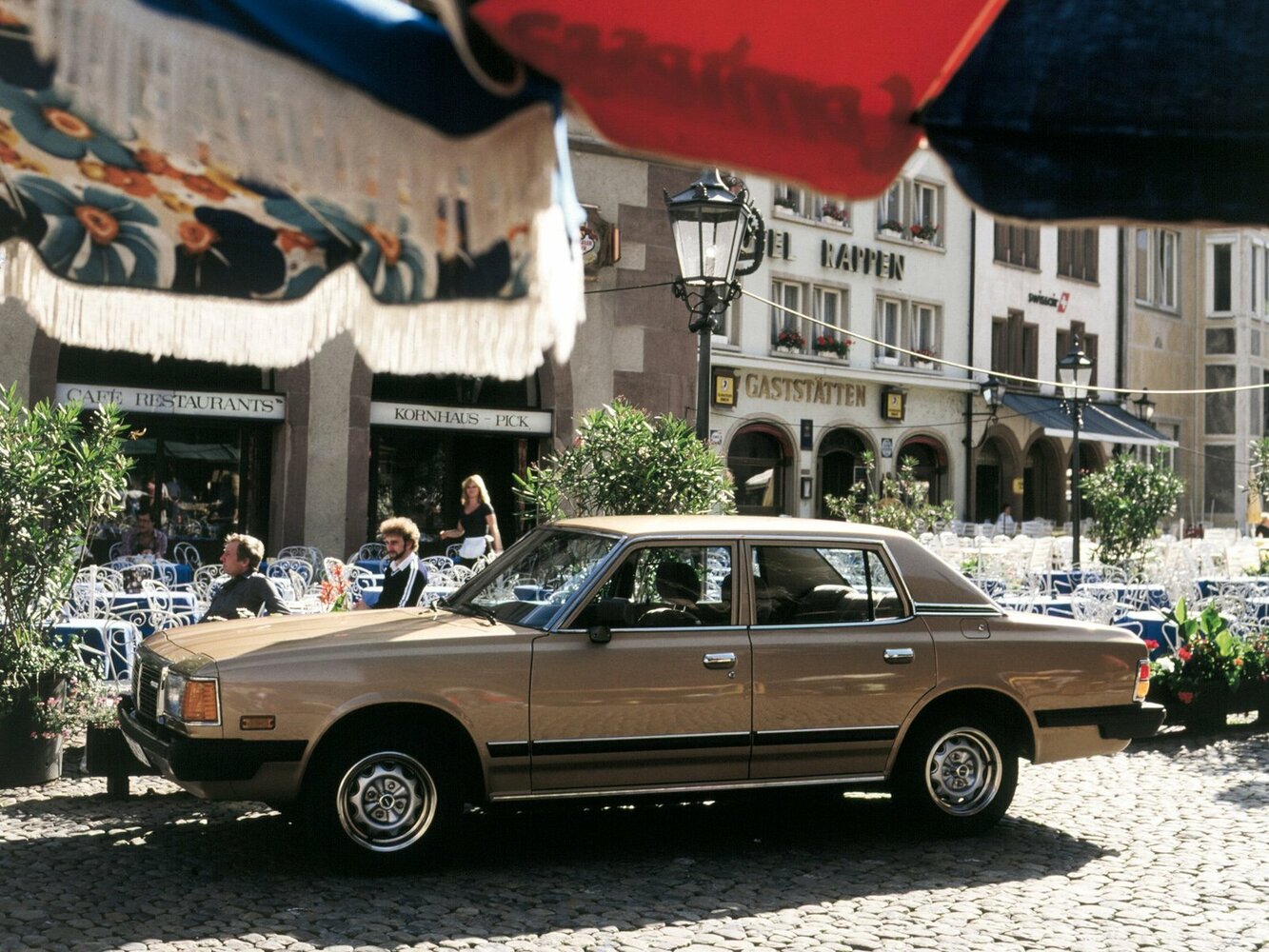 Mazda 929, LA4, 1978–1988, Sedan: Side view