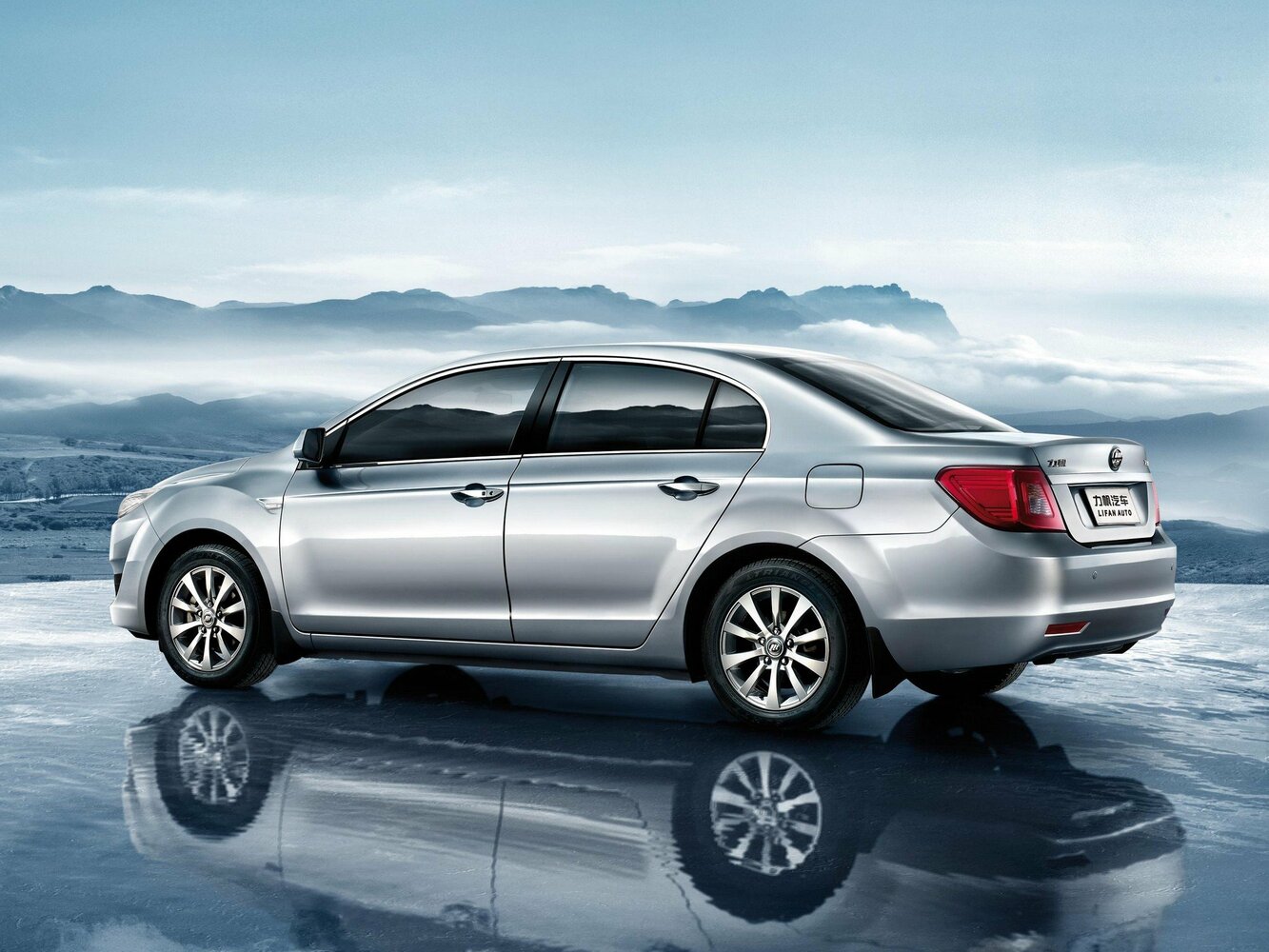 Lifan Cebrium (720), , 2014–2018, Седан: Вид сзади в три четверти