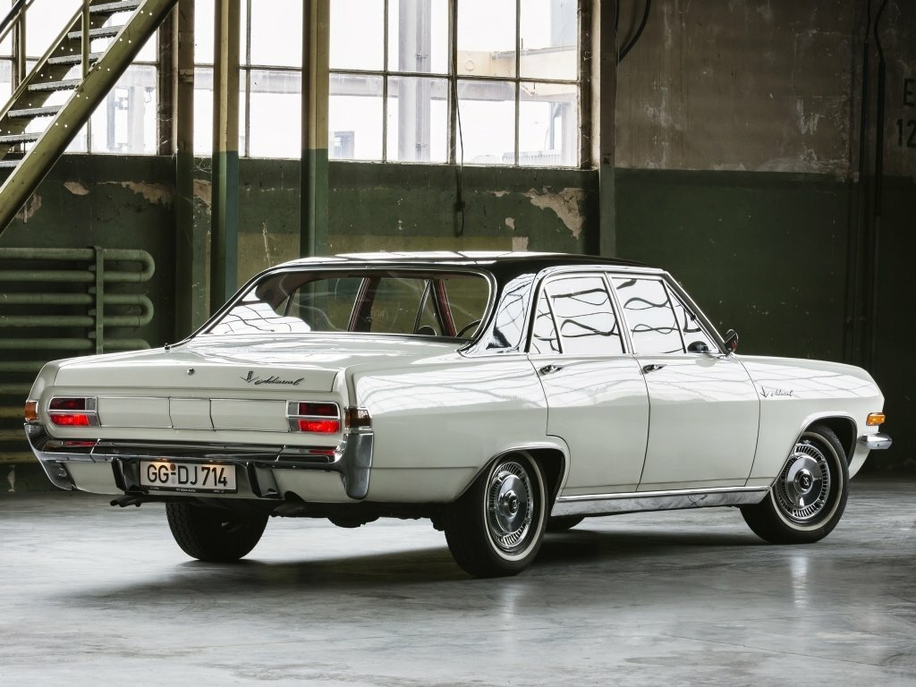 Opel Admiral, A, 1964–1968, Sedan: Rear three-quarter view