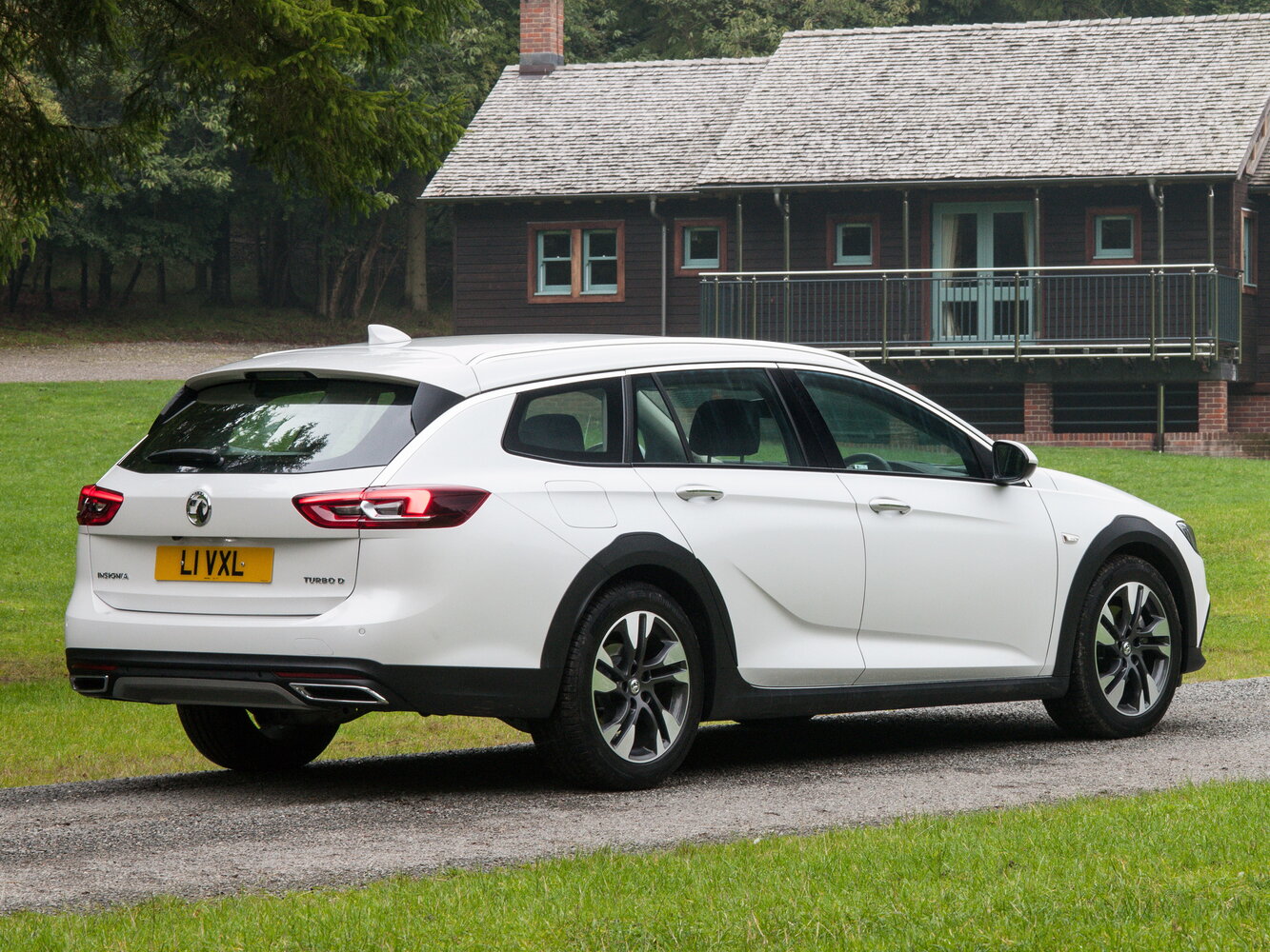Vauxhall Insignia, II, 2017–2022, Estate 5 door Country Tourer: Rear three-quarter view