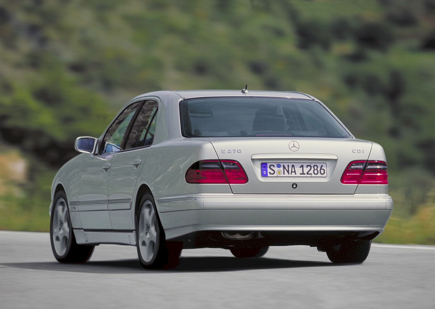 Mercedes-Benz E-Класс, II (W210, S210) Рестайлинг, 1999–2003, Седан: Вид сзади в три четверти