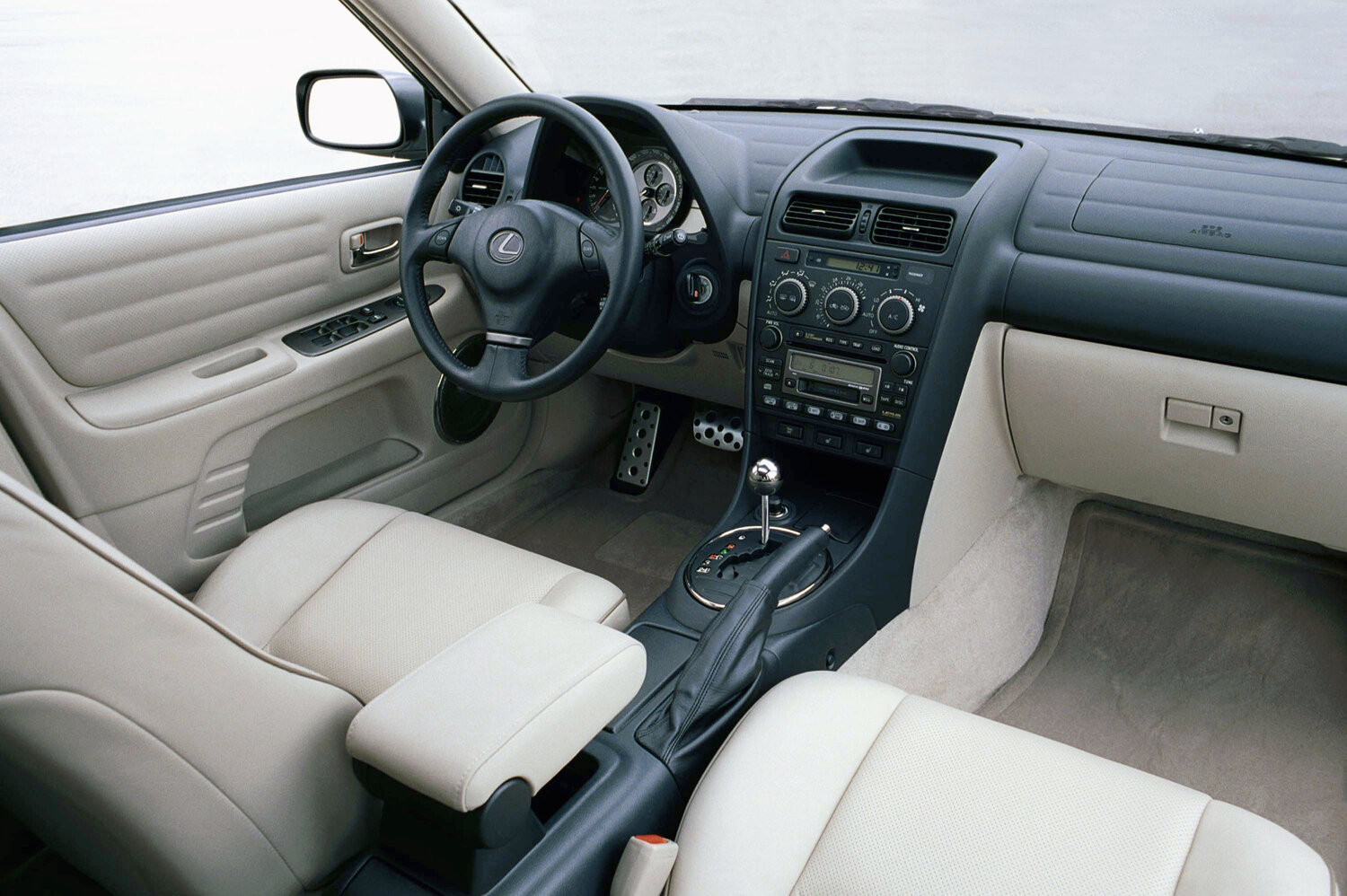 Lexus IS, I, 1999–2005, Универсал 5 дв.: Передняя часть салона