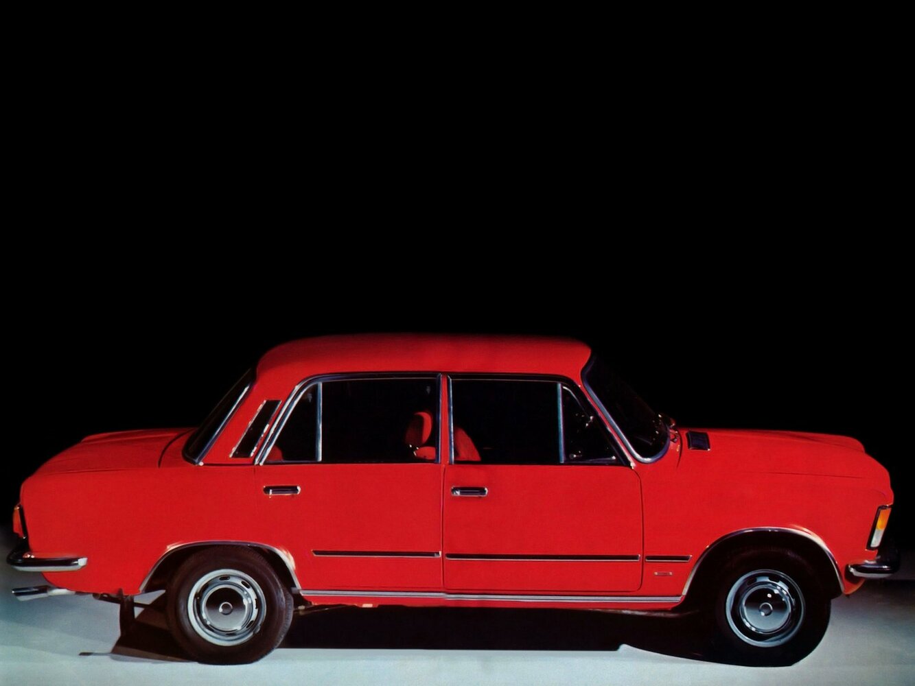 FSO 125p, , 1967–1992, Седан: Вид сбоку