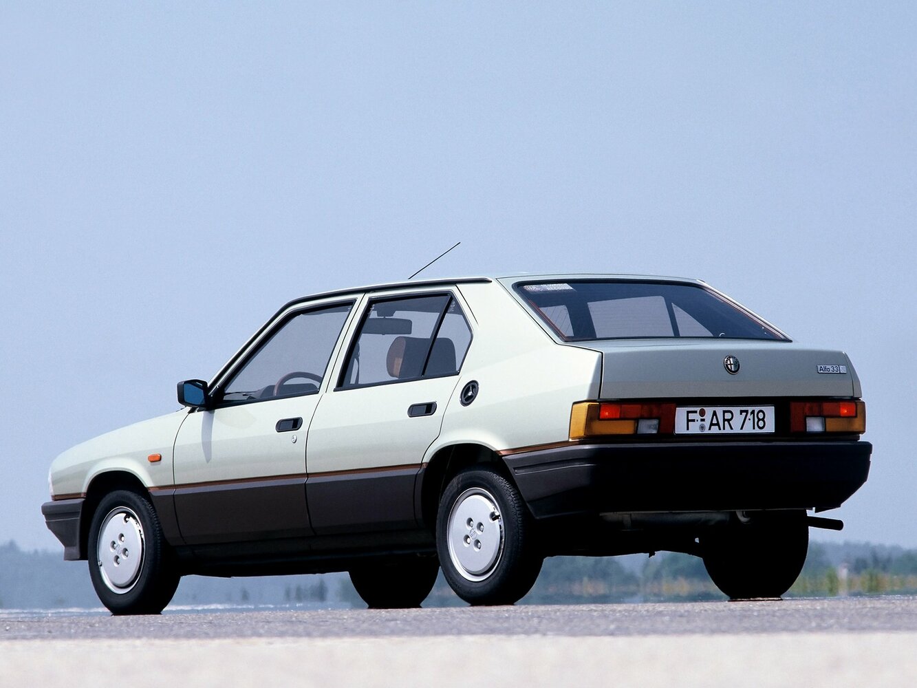 Alfa Romeo 33, I, 1983–1986, Седан: Вид сзади в три четверти