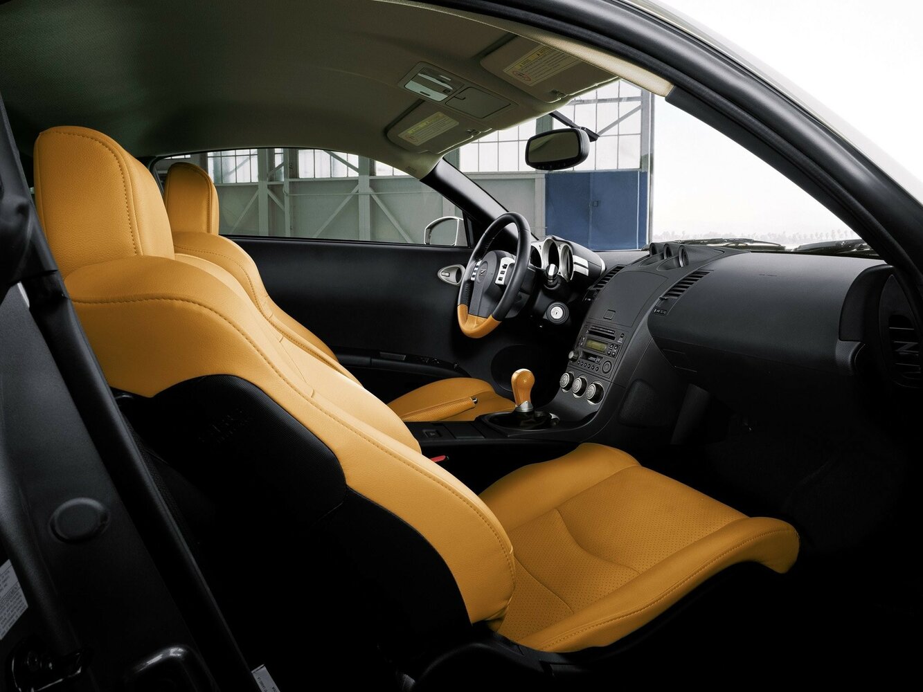 Nissan 350Z, I, 2002–2005, Coupe: Front cabin