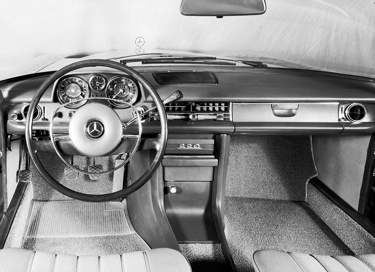 Mercedes-Benz W115, , 1968–1977, Седан: Передняя панель