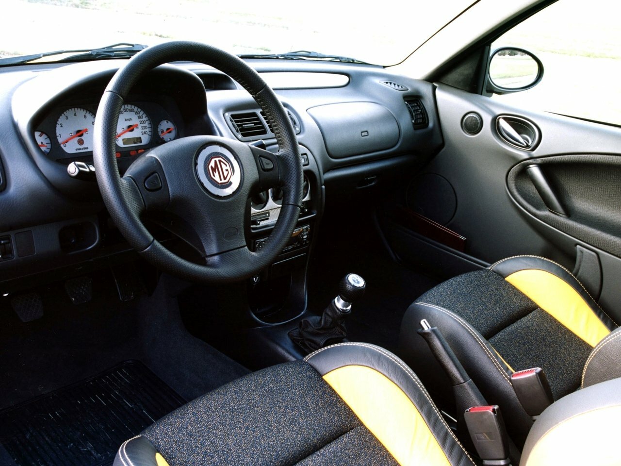 MG ZR, , 2001–2005, Хэтчбек 3 дв.: Передняя часть салона
