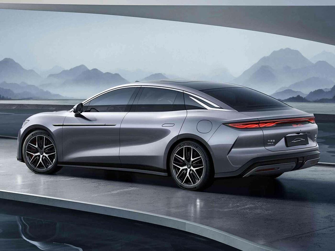 BYD Han L, , 2025–2026, Седан: Вид сзади в три четверти