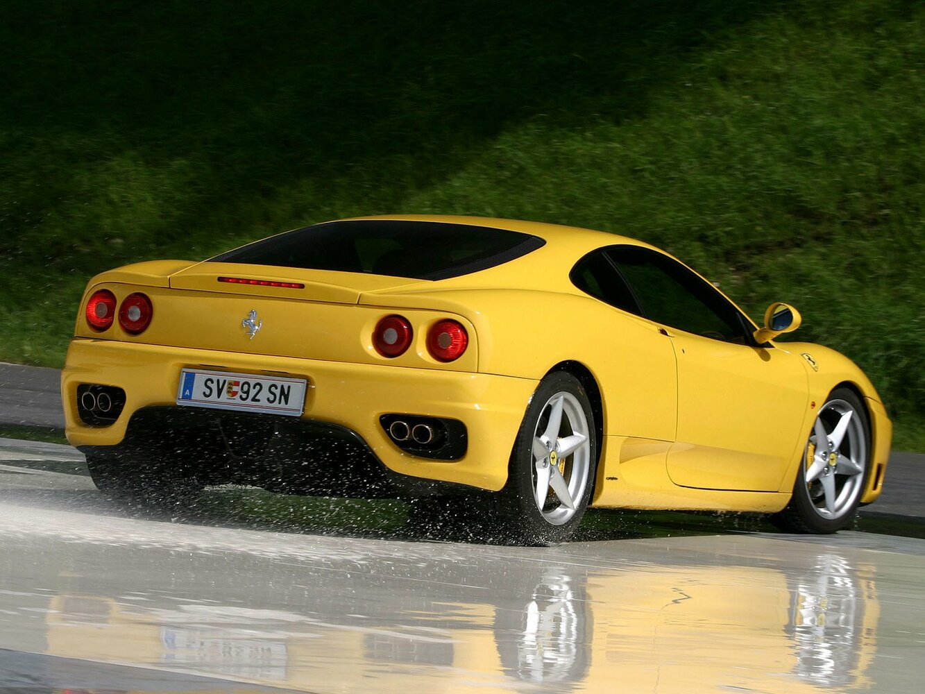 Ferrari 360, , 1999–2005, Купе Modena: Вид сзади в три четверти