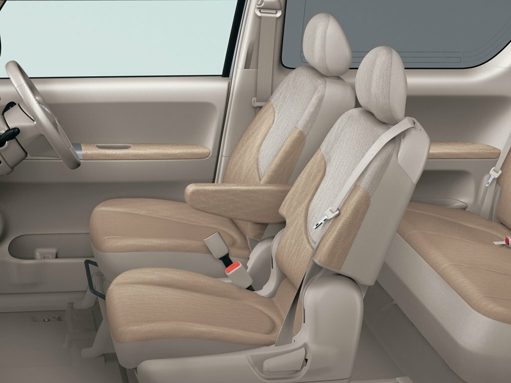 Toyota Porte, I, 2004–2012, Микровэн: Front cabin