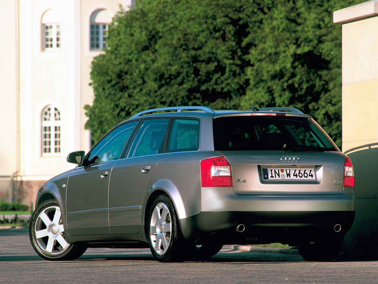 Audi A4, II (B6), 2000–2006, Универсал 5 дв.: Вид сзади в три четверти