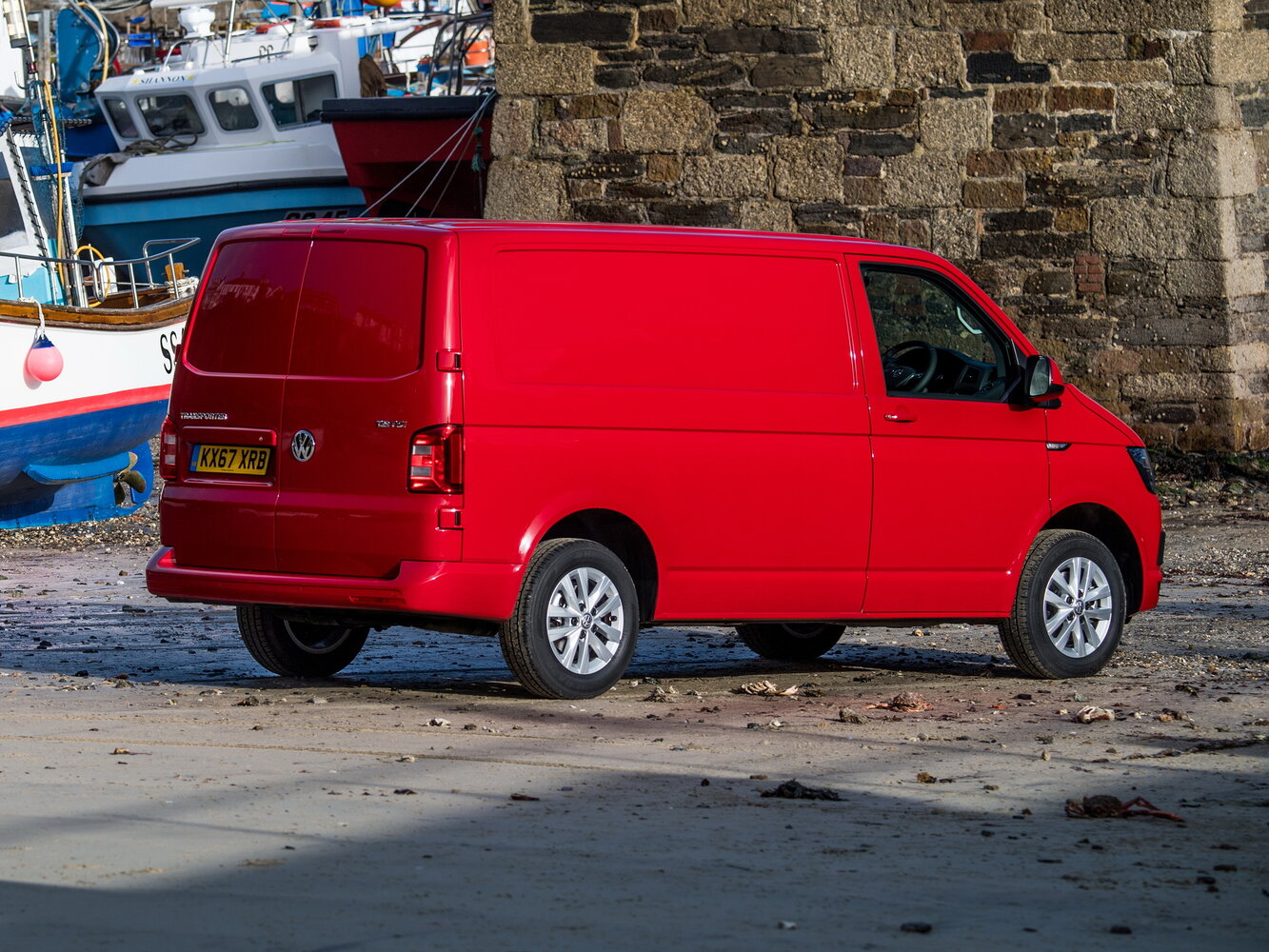 Volkswagen Transporter, T6, 2015–2019, Фургон: Вид сзади в три четверти