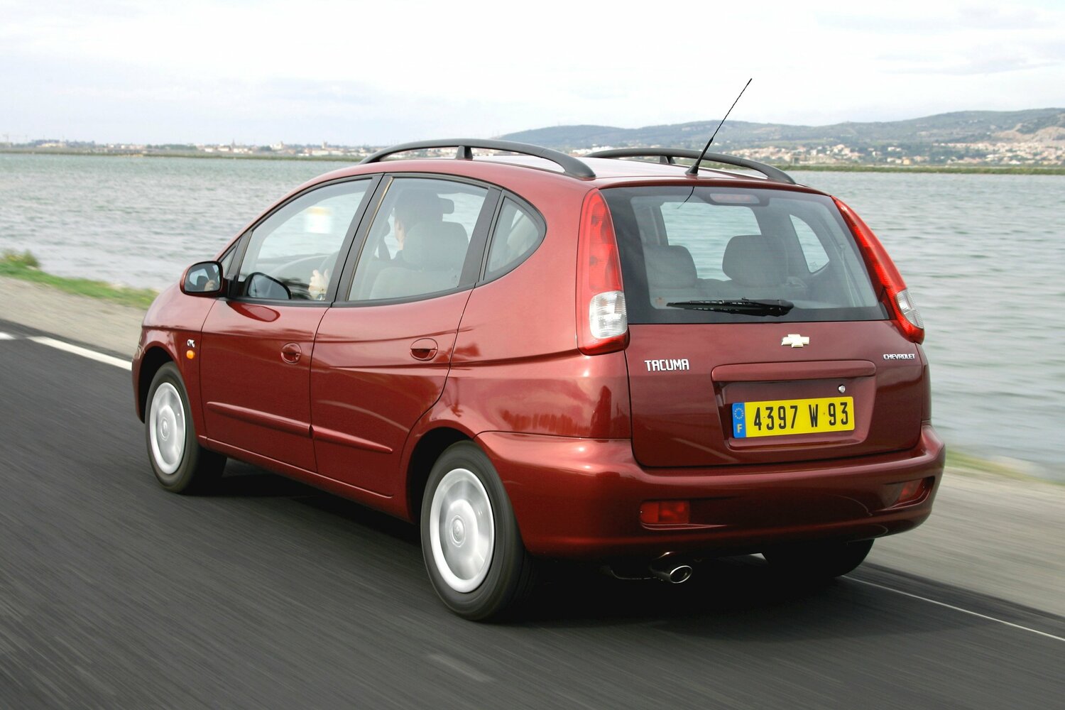 Chevrolet Rezzo, , 2000–2008, Компактвэн: Вид сзади в три четверти