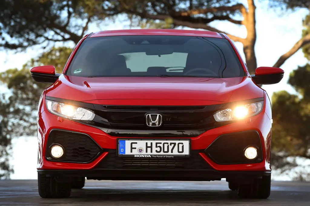 Honda Civic, 10 поколение, FK, Хэтчбек 5 дв., Европа, 12.2016 - 11.2019: фото поколения 5