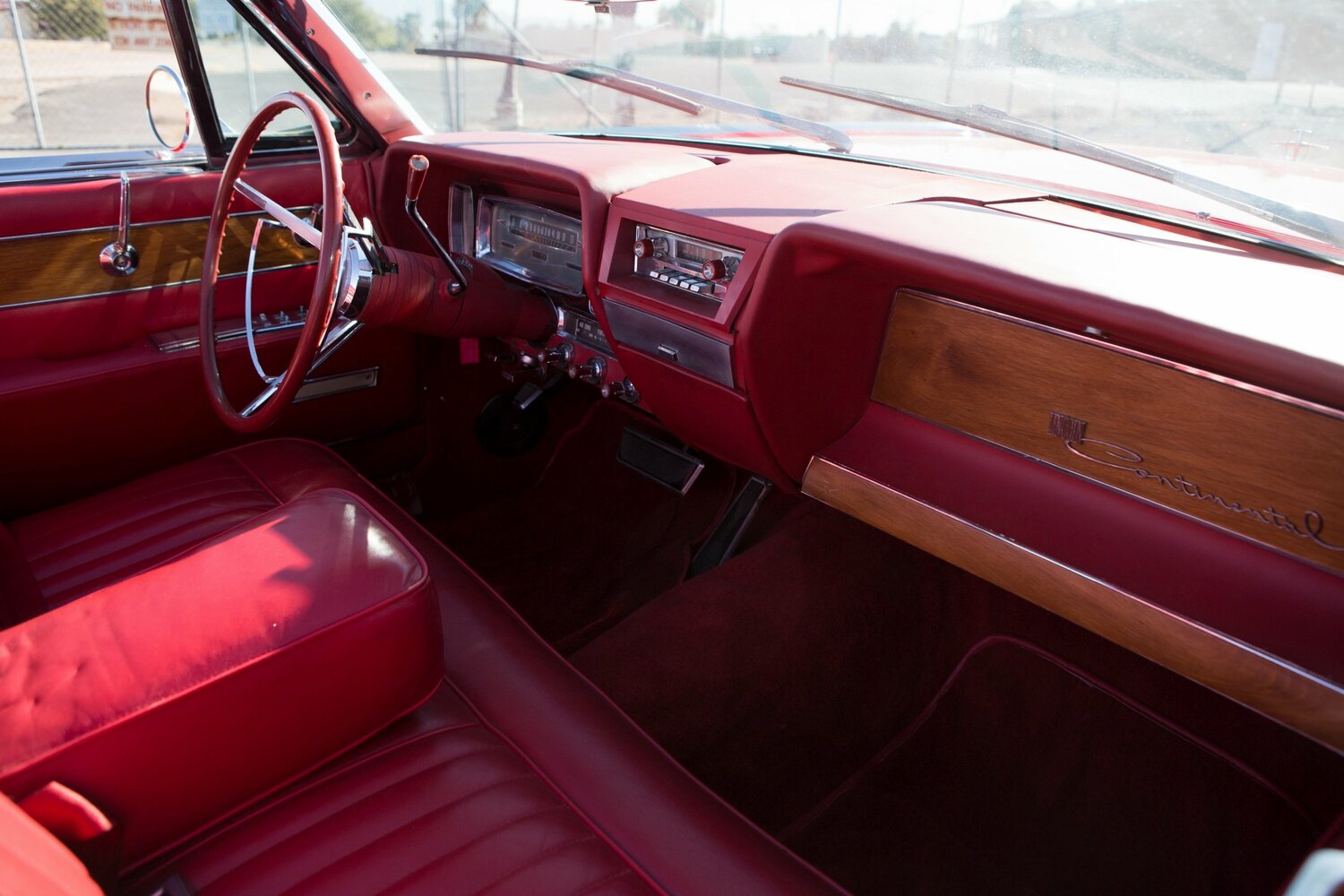Lincoln Continental, IV, 1961–1969, Convertible: Front cabin