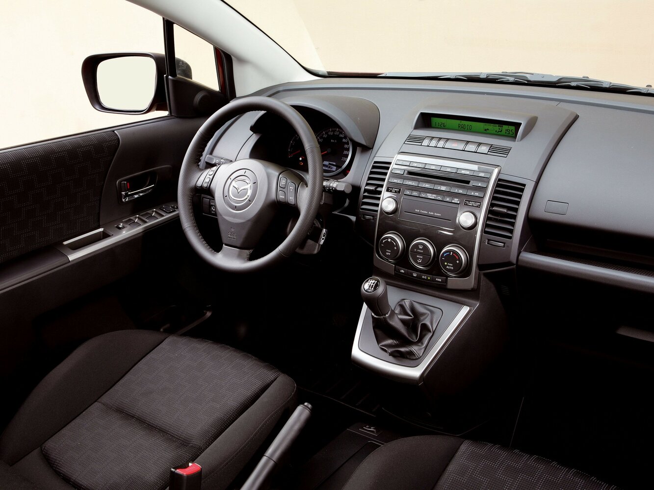Mazda 5, I (CR) facelift, 2007–2010, Compact MPV: Front cabin