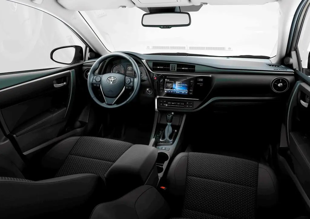 Toyota Corolla, 11 поколение, E180, рестайлинг, Седан, Россия, 03.2016 - 01.2019: фото поколения 8